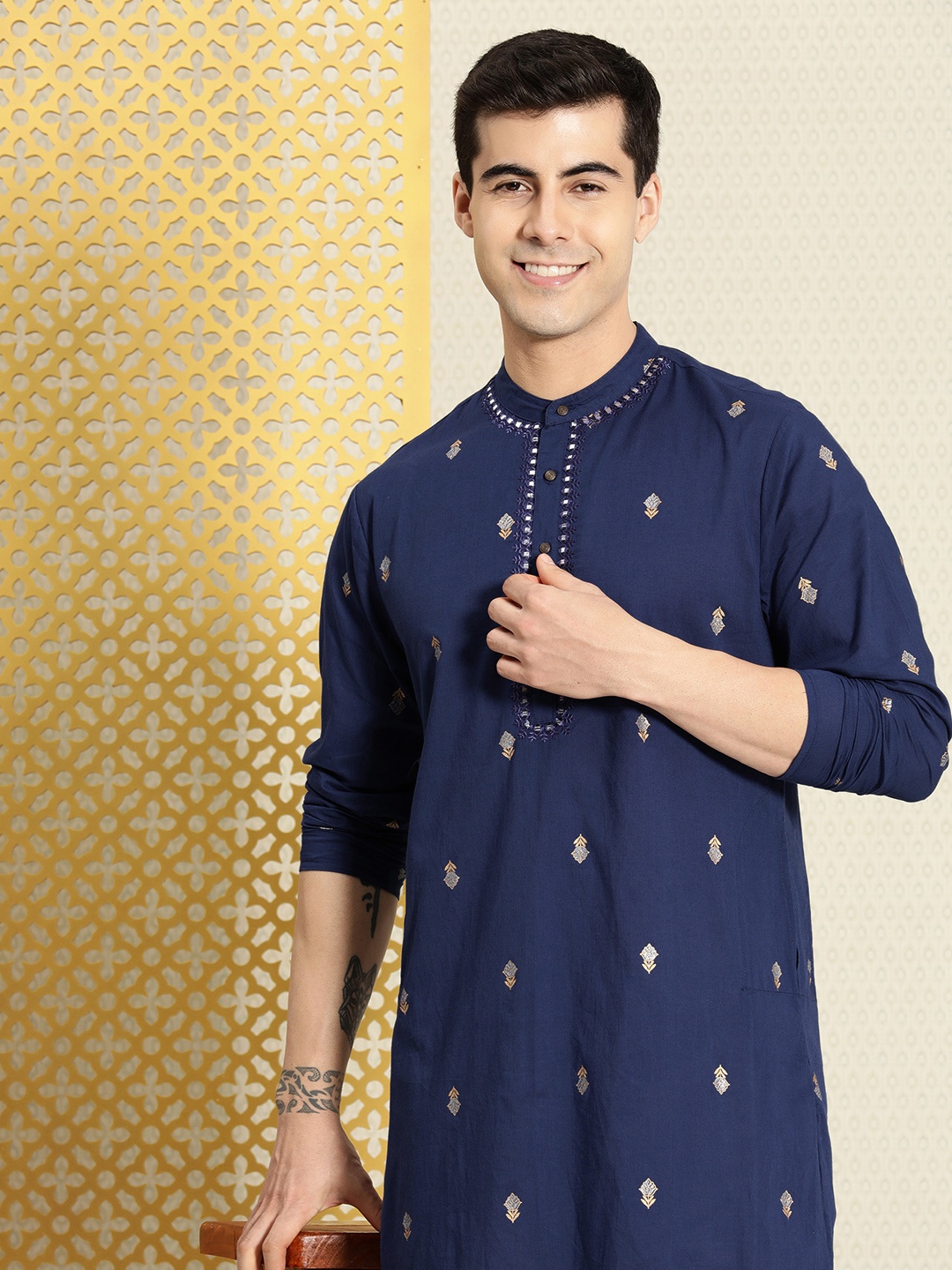 

House of Pataudi Men Blue Ethnic Motifs Printed Pure Cotton Jashn Kurta