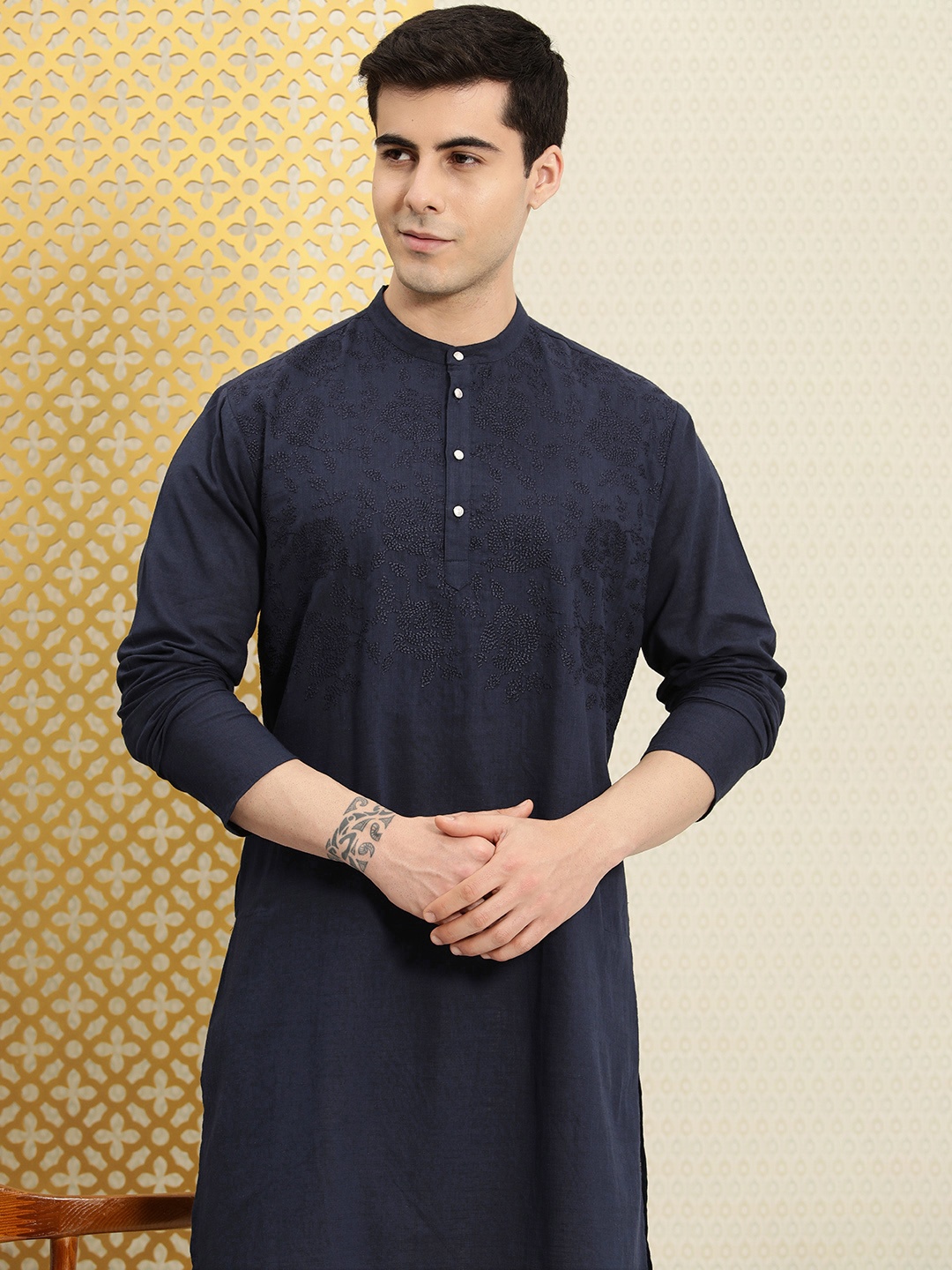 

House of Pataudi Floral Embroidered Thread Work Cotton Jashn Kurta, Navy blue