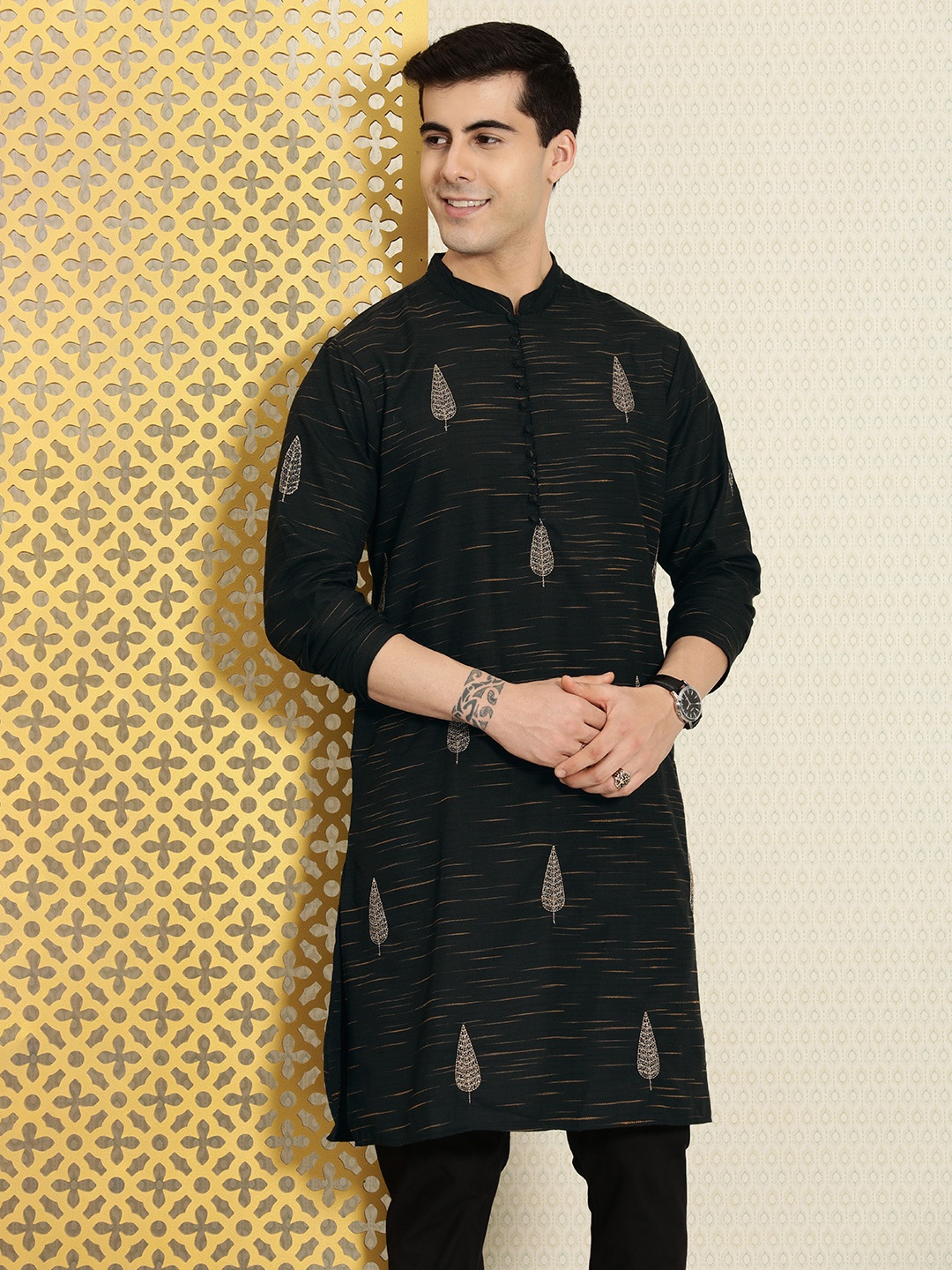 

House of Pataudi Men Black Printed Jashn Kurta