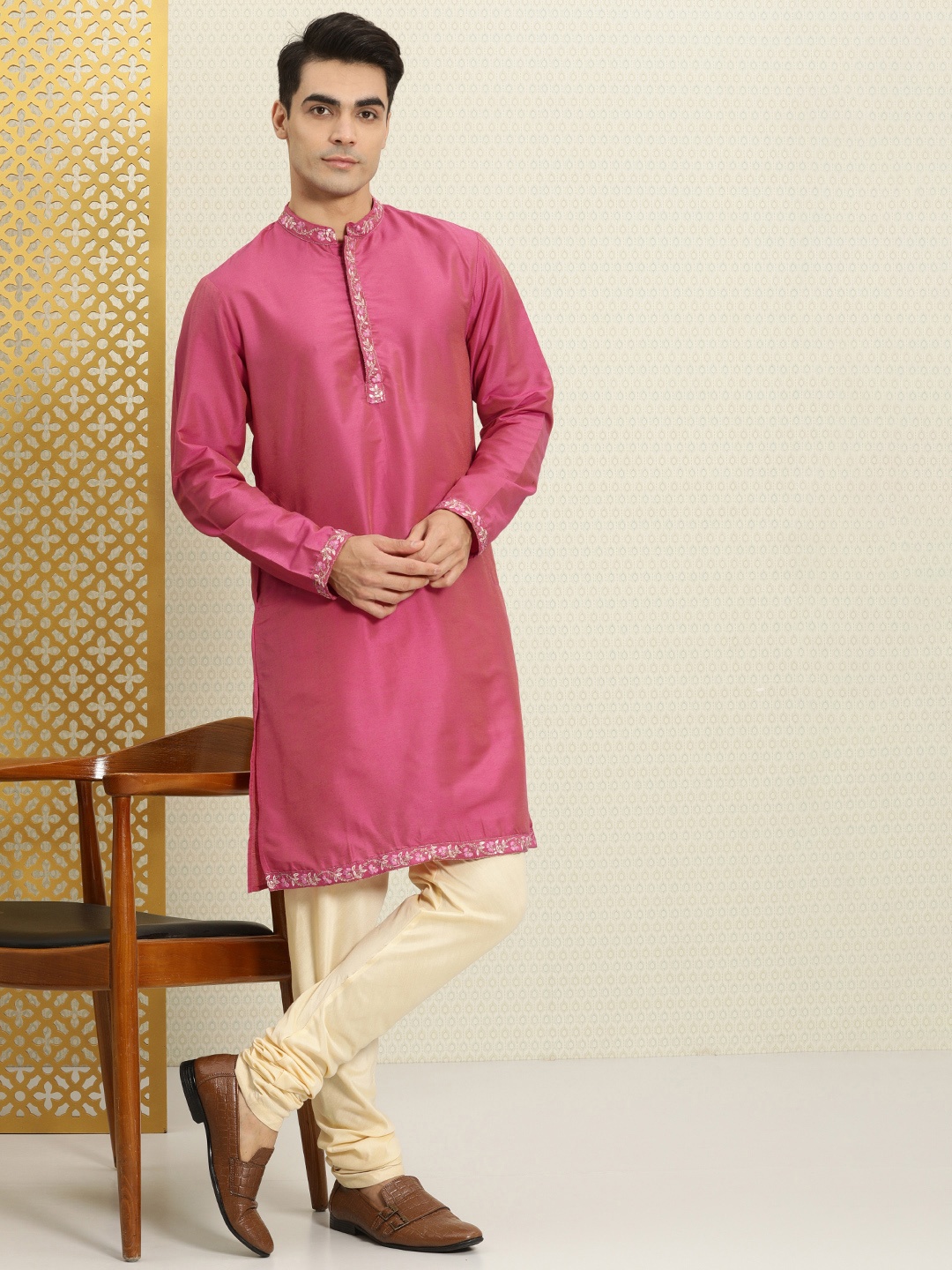 

House of Pataudi Men Pink Embroidered Solid Rozana Kurta