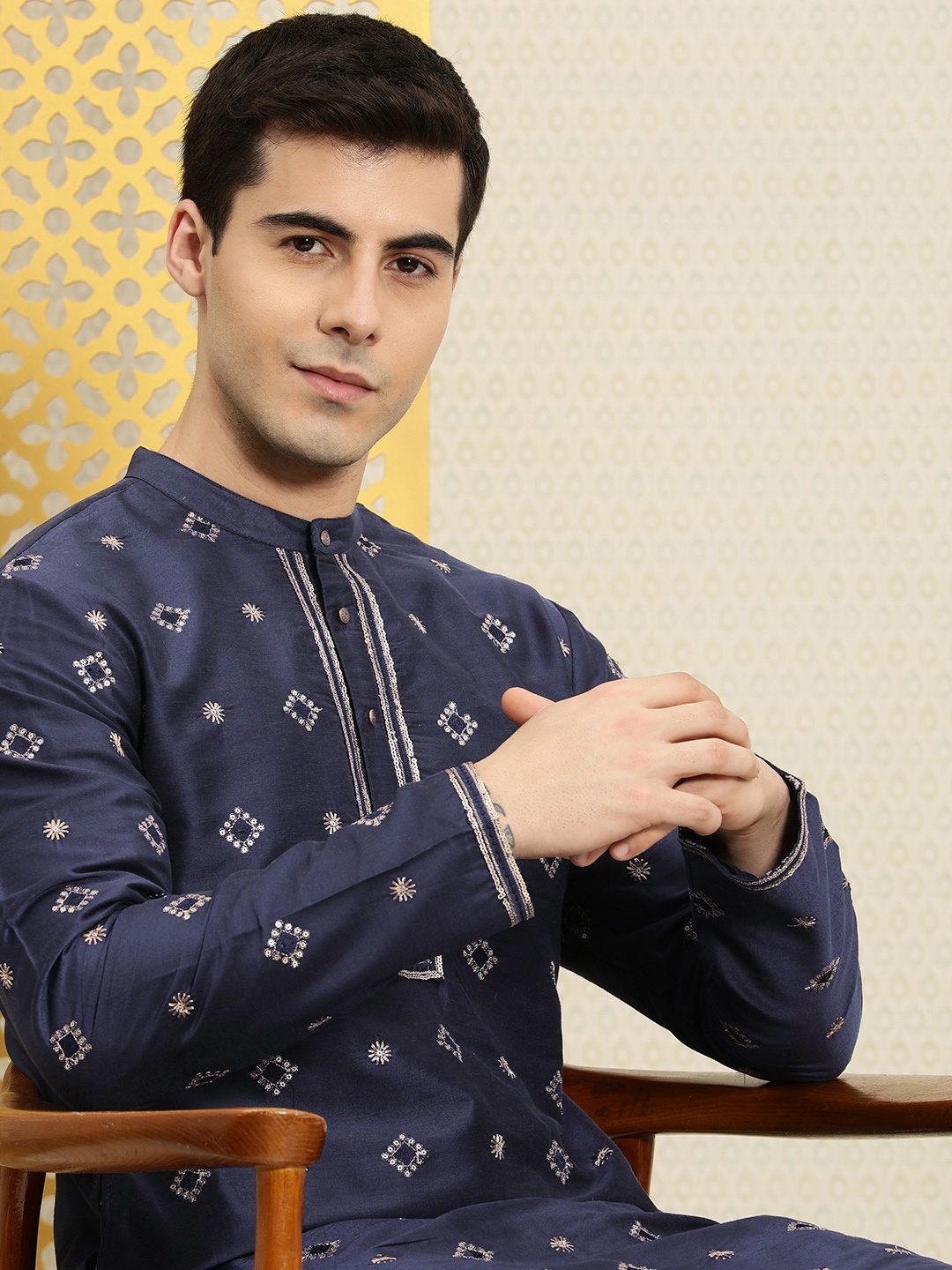 

House of Pataudi Men Embroidered Jashn Kurta, Blue