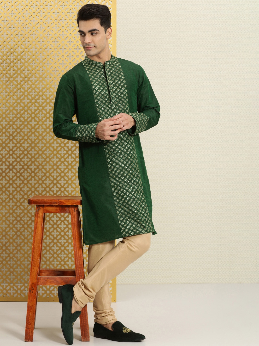 

House of Pataudi Men Green & Gold-Toned Sequined Embroidered Jashn Kurta