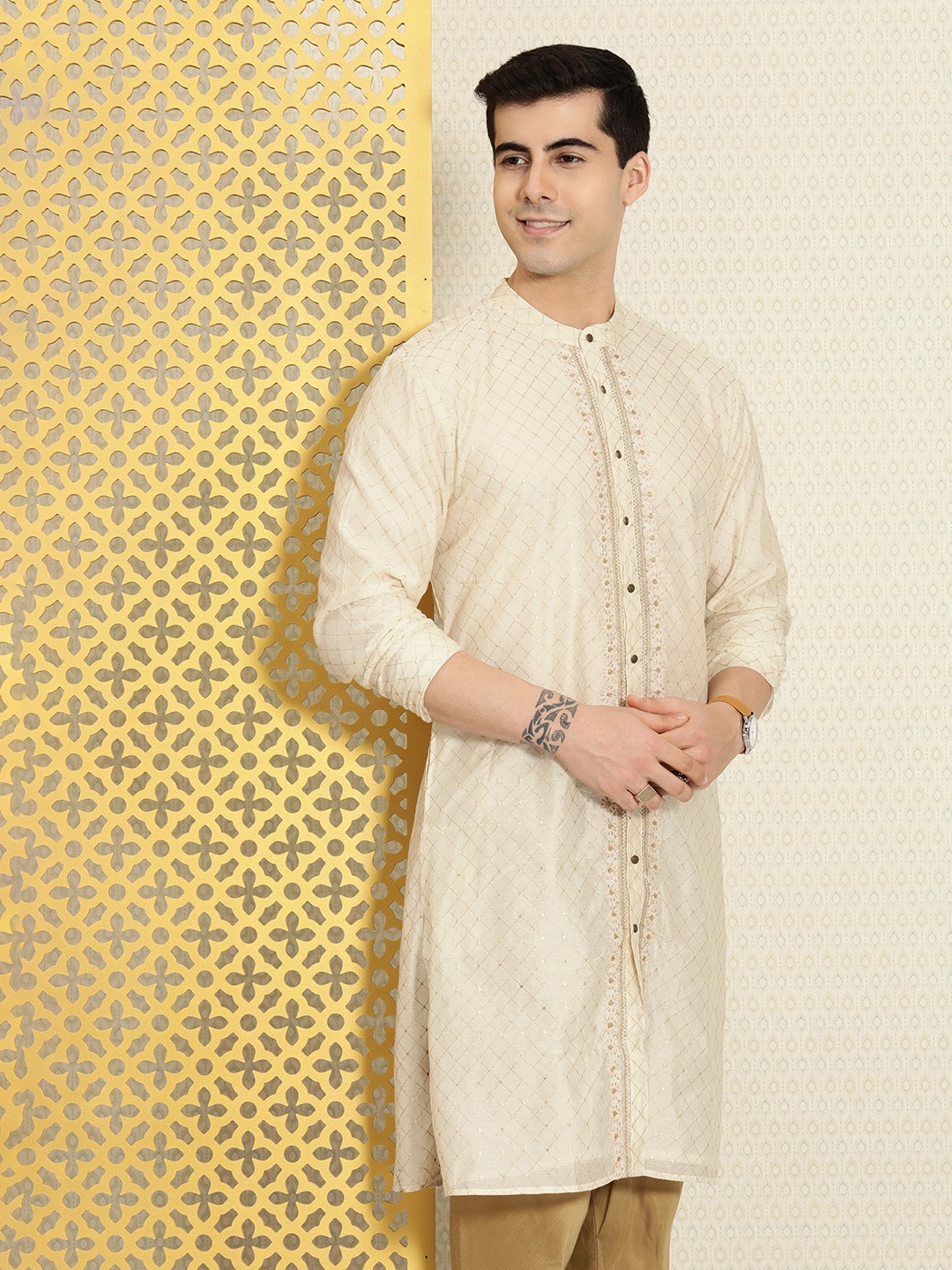 

House of Pataudi Men Off White Jashn Embellished Kurta