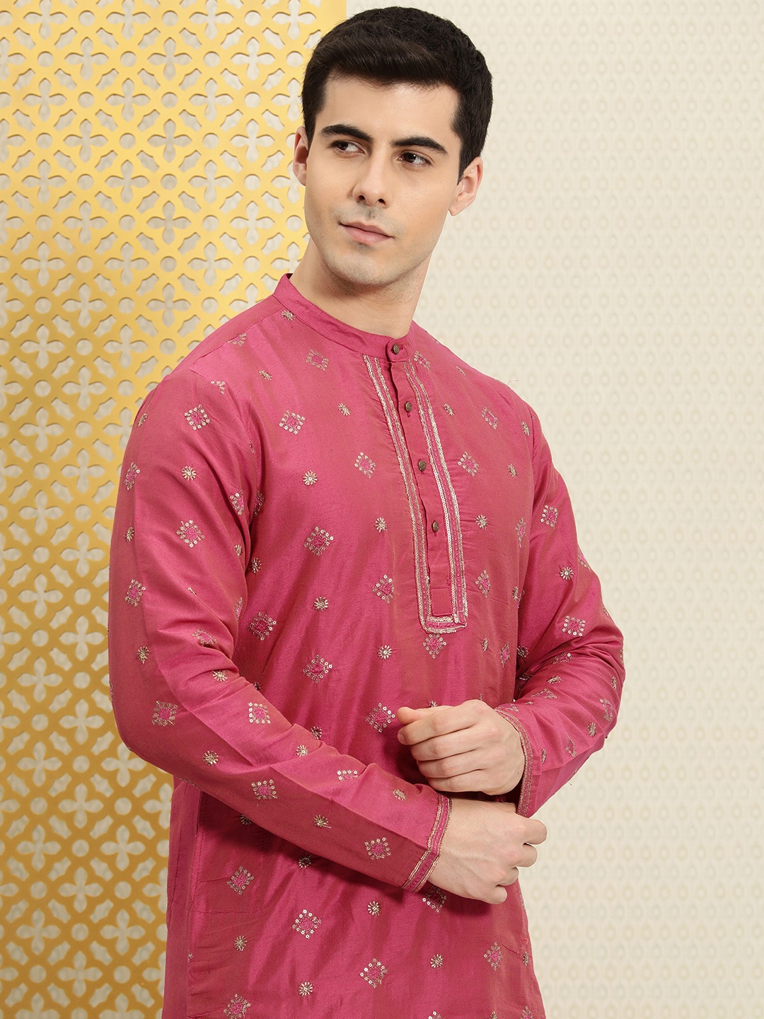 

House of Pataudi Men Embellished Kurta, Pink