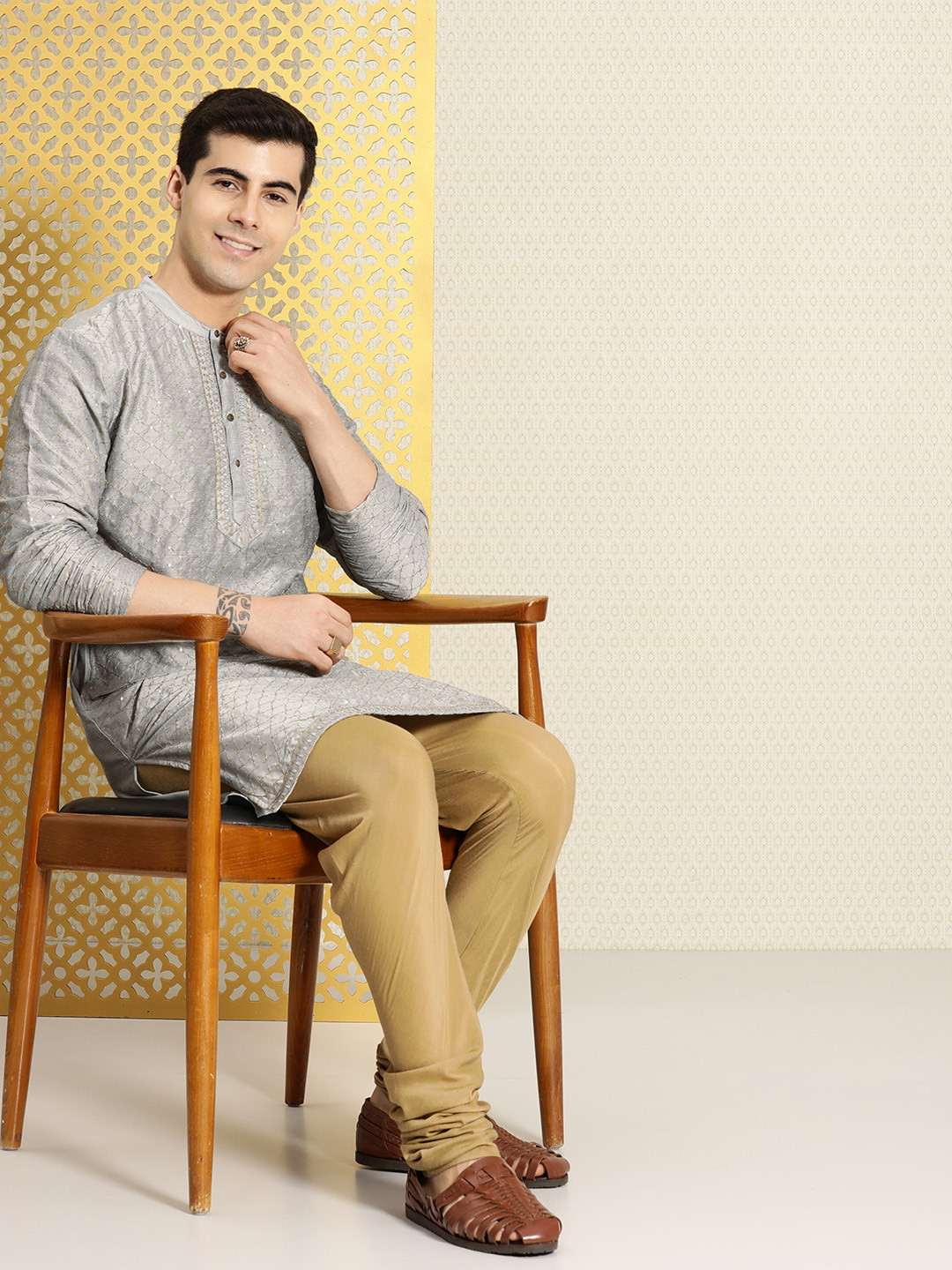 

House of Pataudi Men Grey Embellished Jashn Kurta