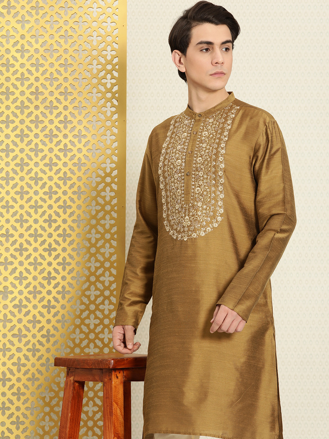 

House of Pataudi Men Yoke Design Jashn Kurta, Olive