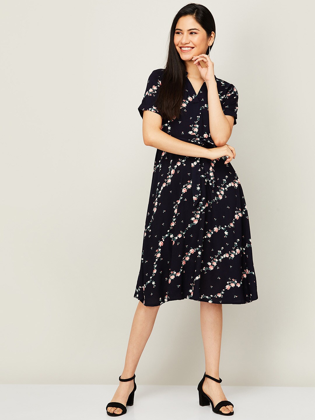 

CODE by Lifestyle Women Navy Blue & Peach Floral Printed Midi Dress