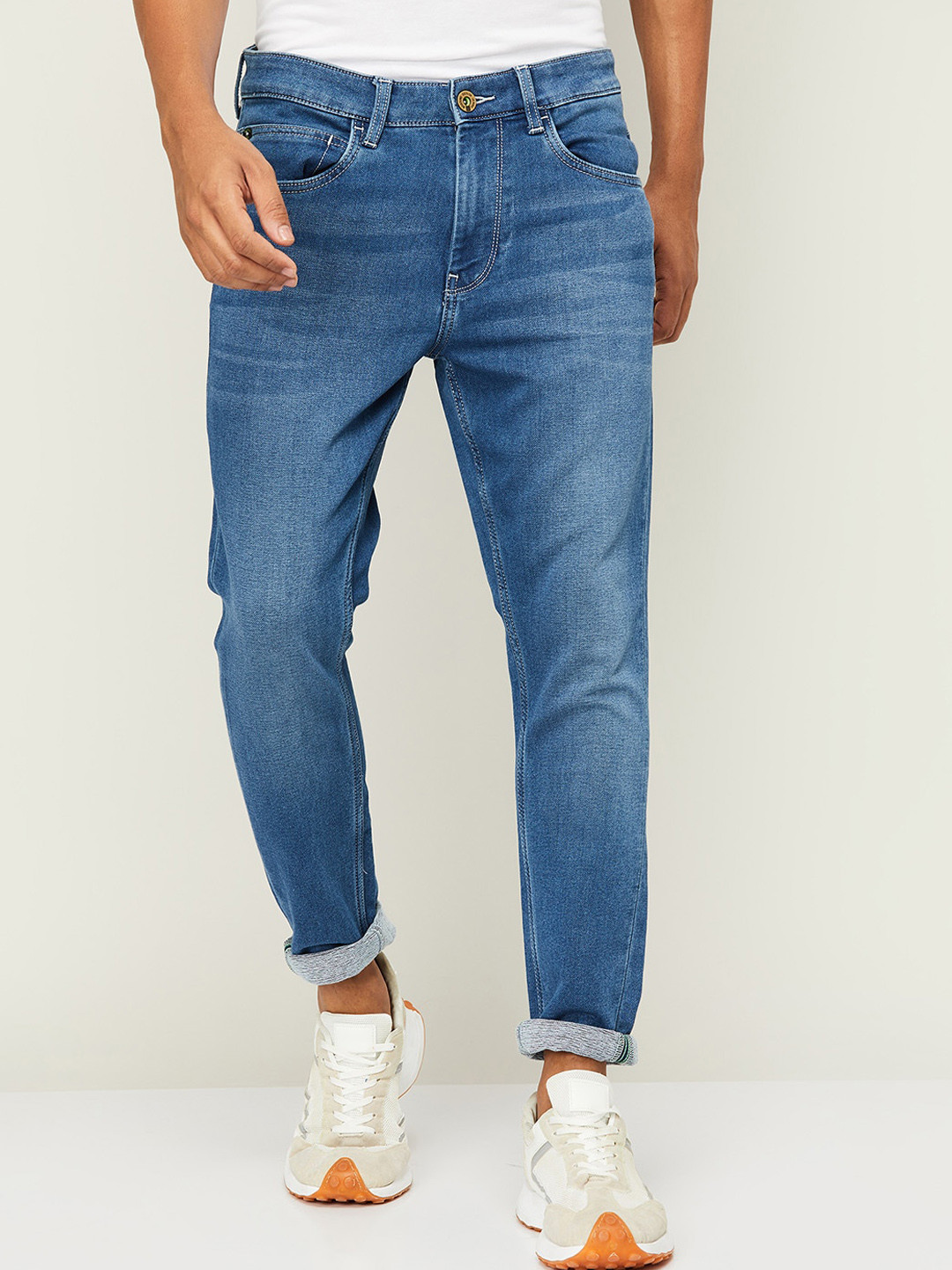 

Bossini Men Blue Light Fade Stretchable Jeans