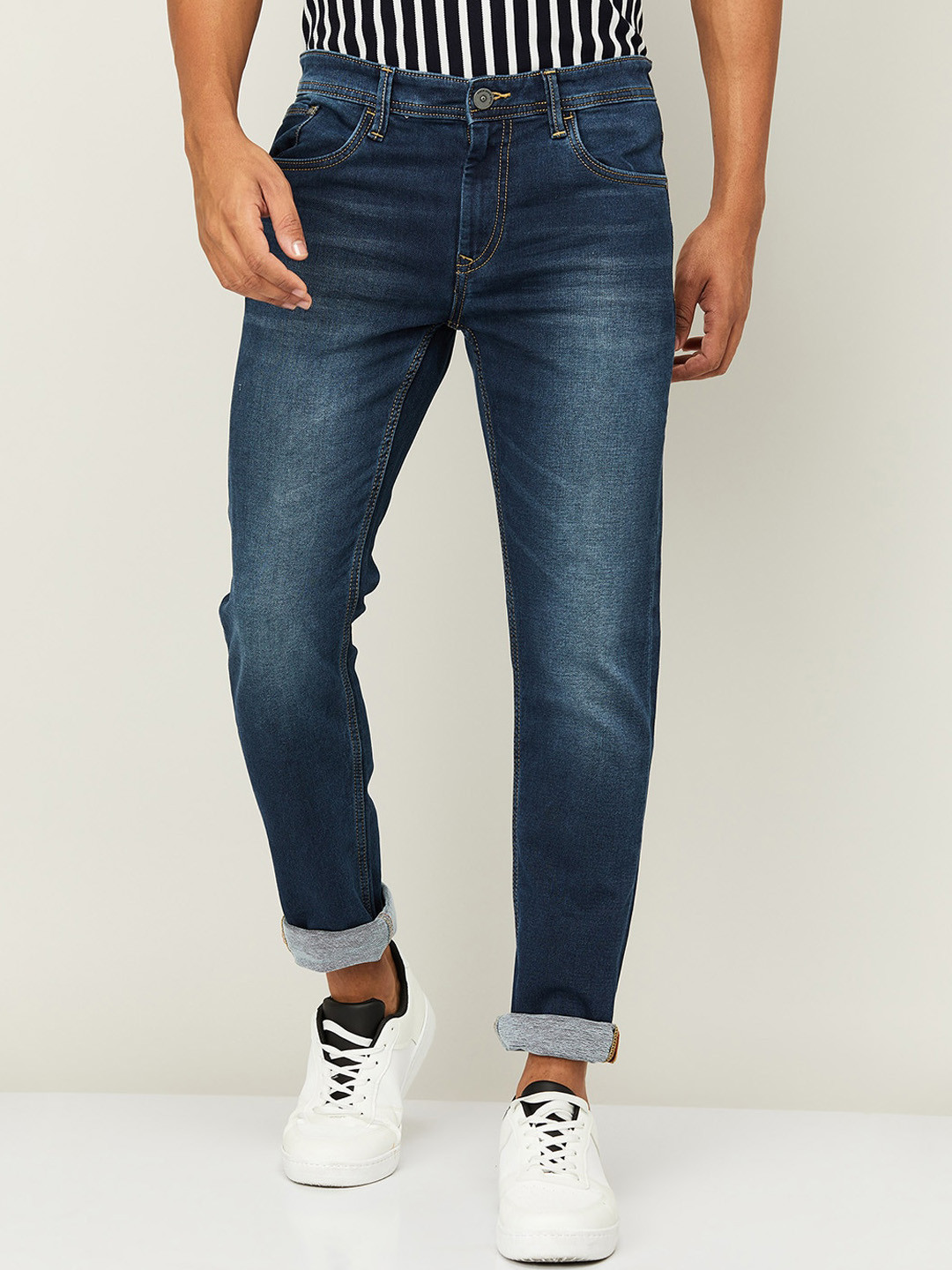 

Forca by Lifestyle Men Blue Light Fade Solid Cotton Stretchable Jeans