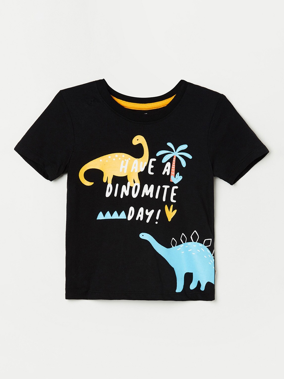 

Juniors by Lifestyle Boys Black Typography Printed Applique T-shirt