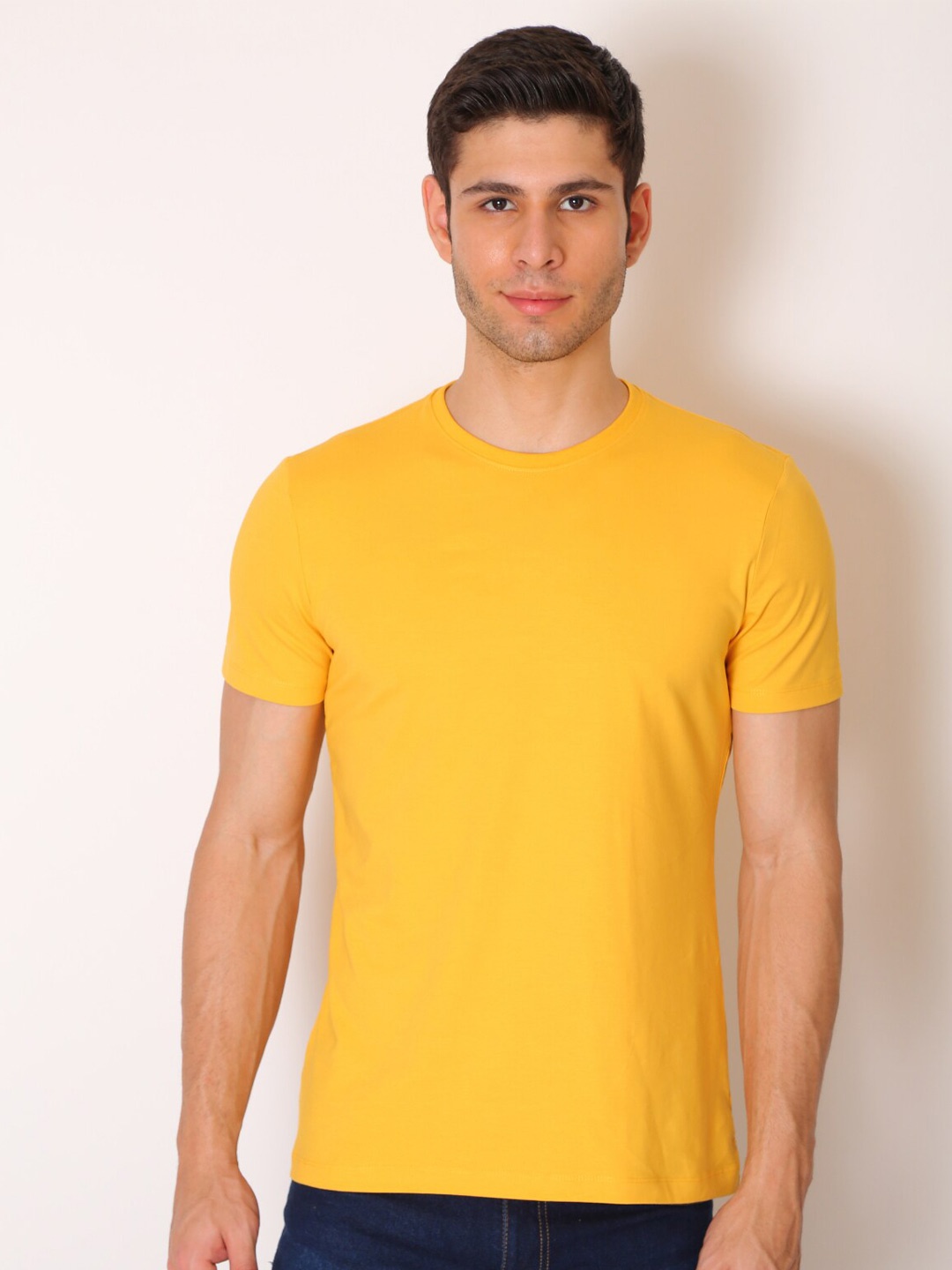 

VINSON Men Yellow Solid Slim Fit T-shirt