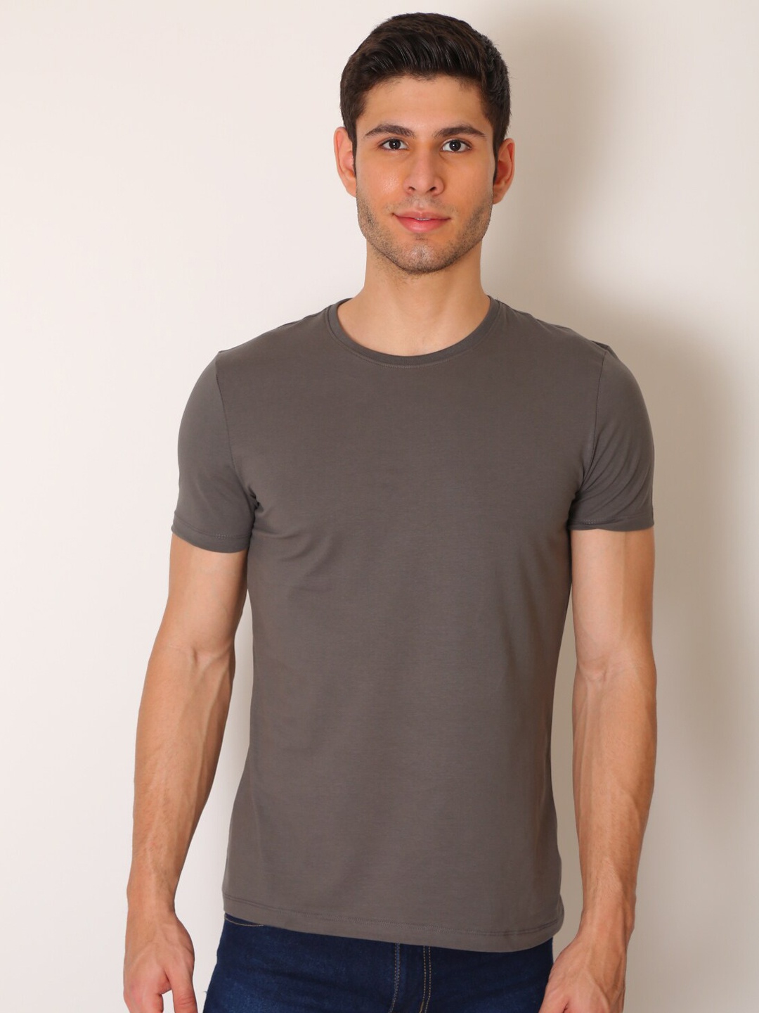 

VINSON Men Grey Solid Slim Fit T-shirt