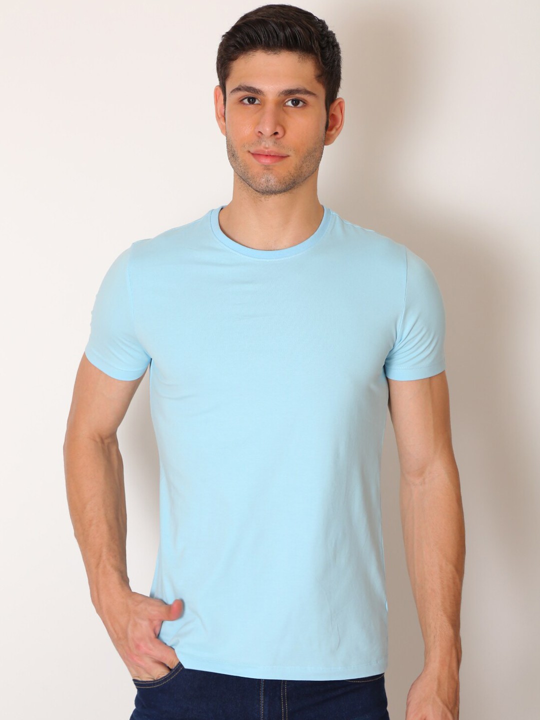 

VINSON Men Blue Slim Fit Solid T-shirt