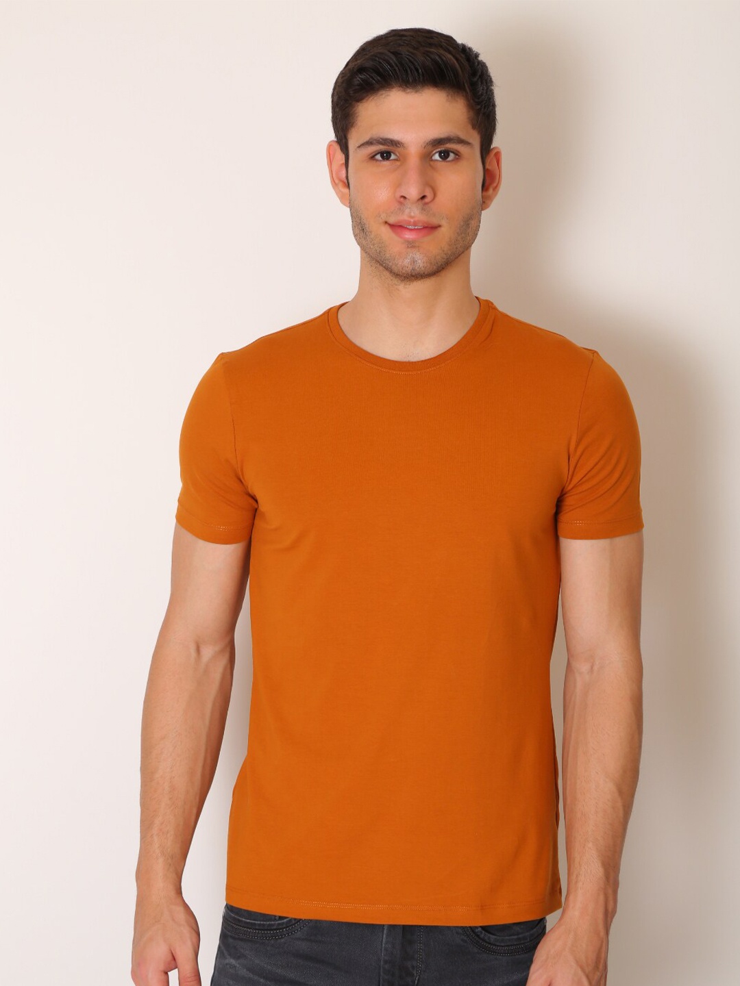 

VINSON Men Solid Orange Raw Edge Slim Fit T-shirt