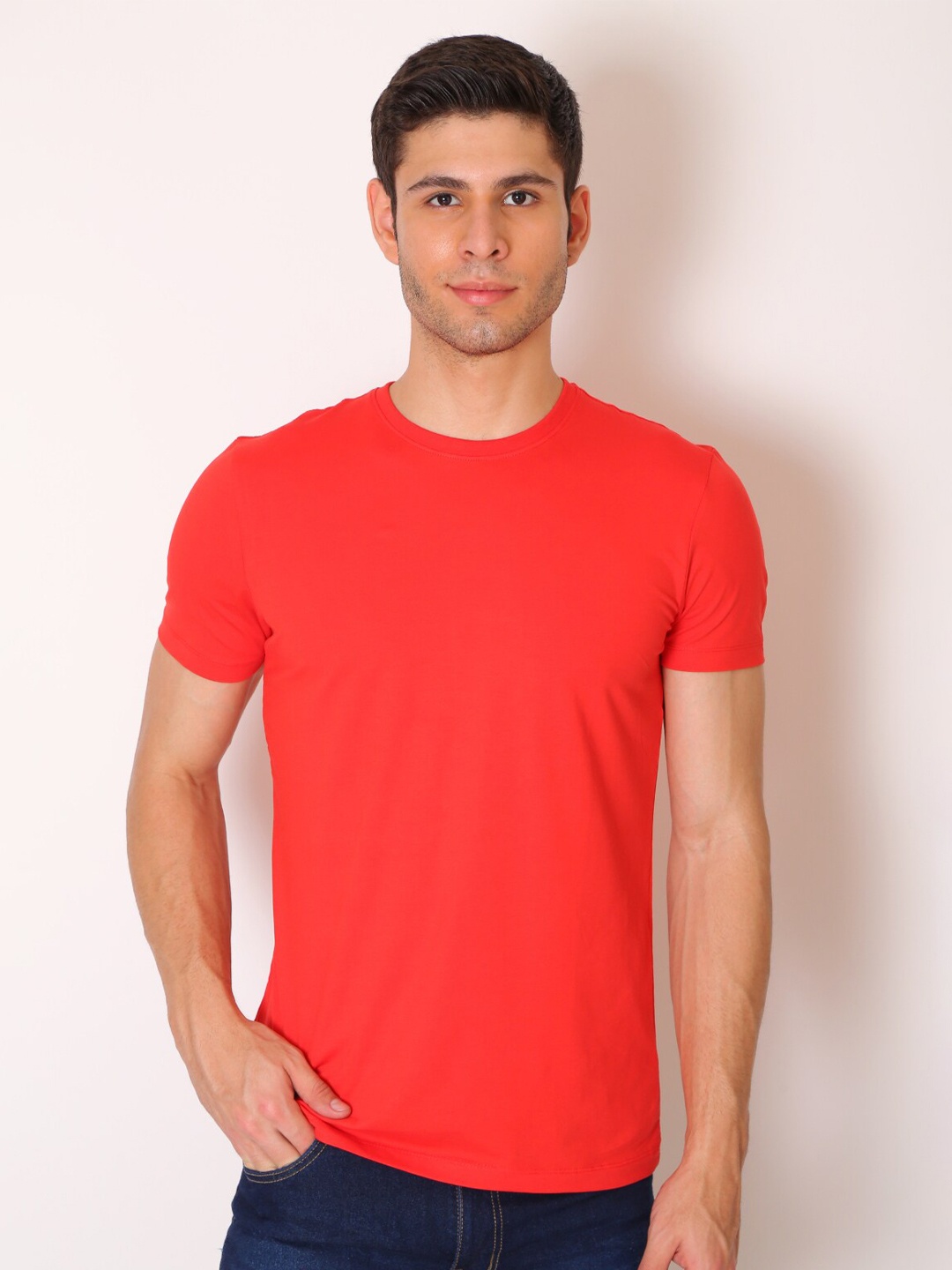 

VINSON Men Red Round Neck Slim Fit T-shirt