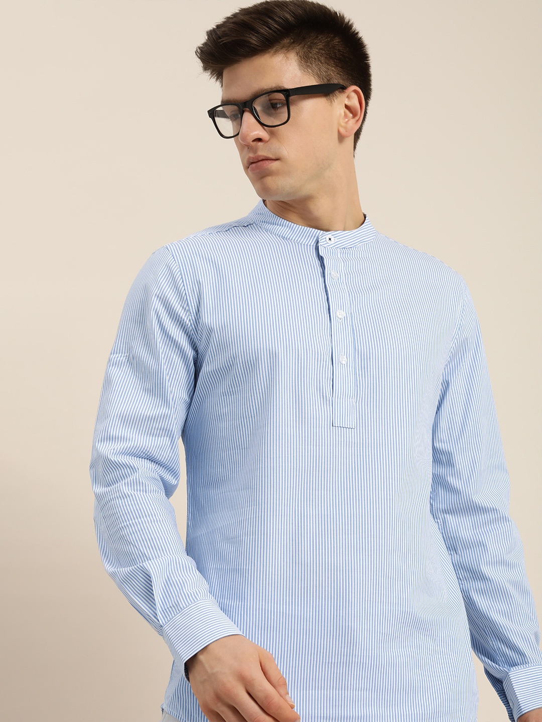 

INVICTUS Men Blue & White Slim Fit Striped Pure Cotton Casual Shirt