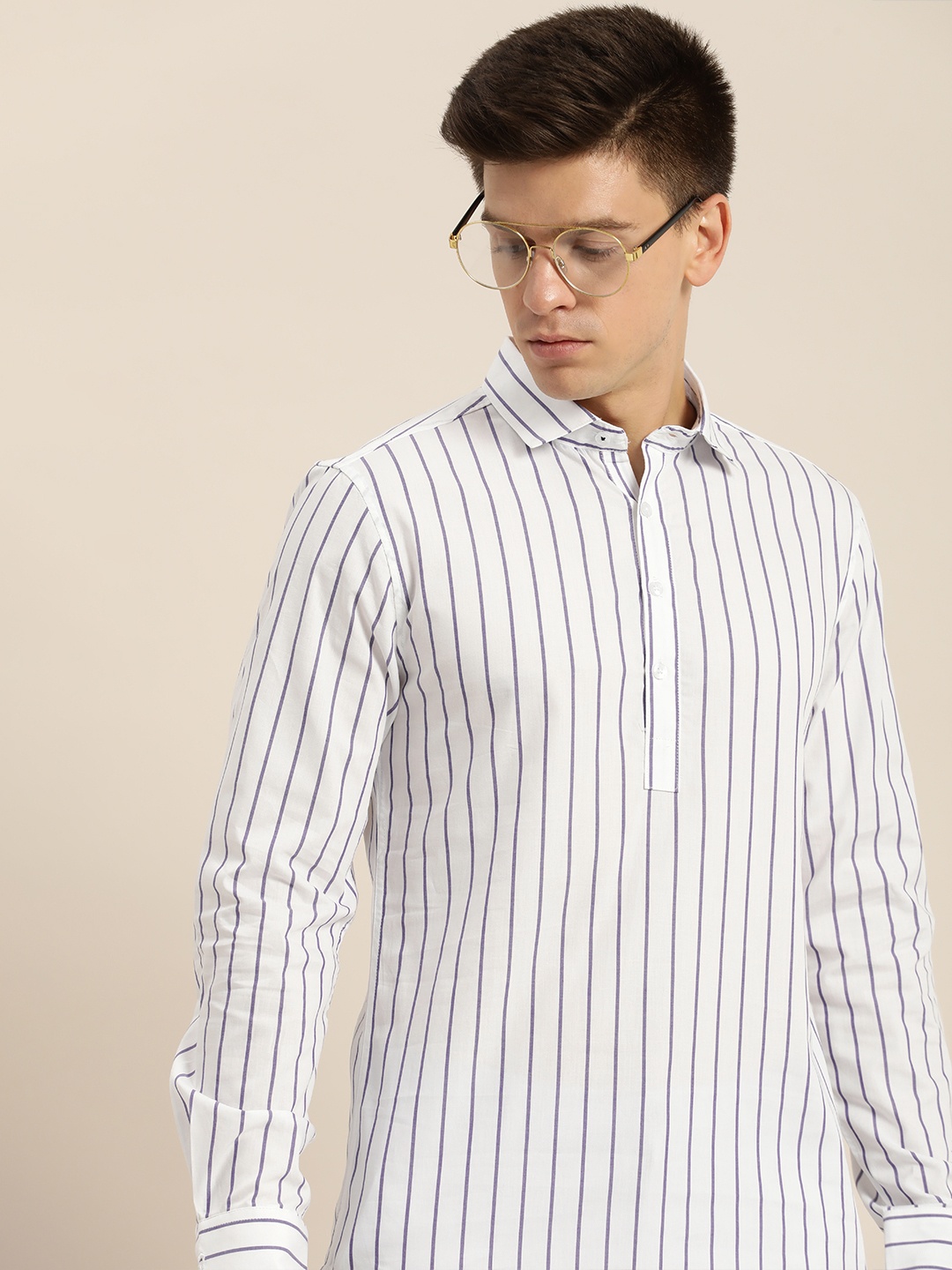 

INVICTUS Men White & Blue Slim Fit Striped Pure Cotton Casual Shirt