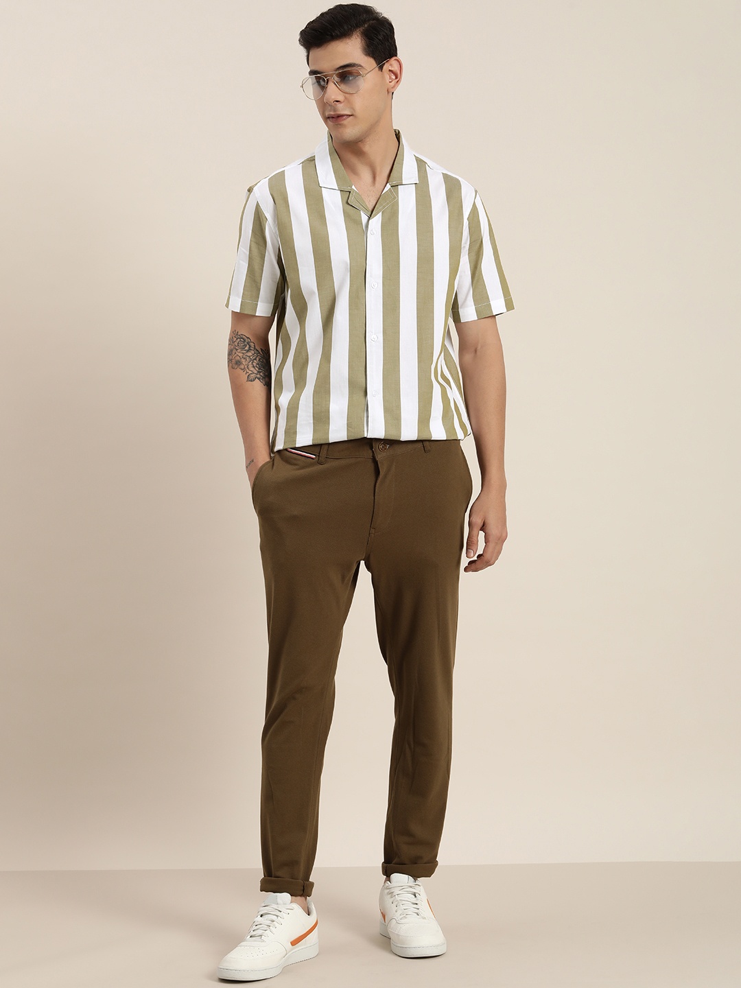

INVICTUS Men White Slim Fit Striped Casual Shirt