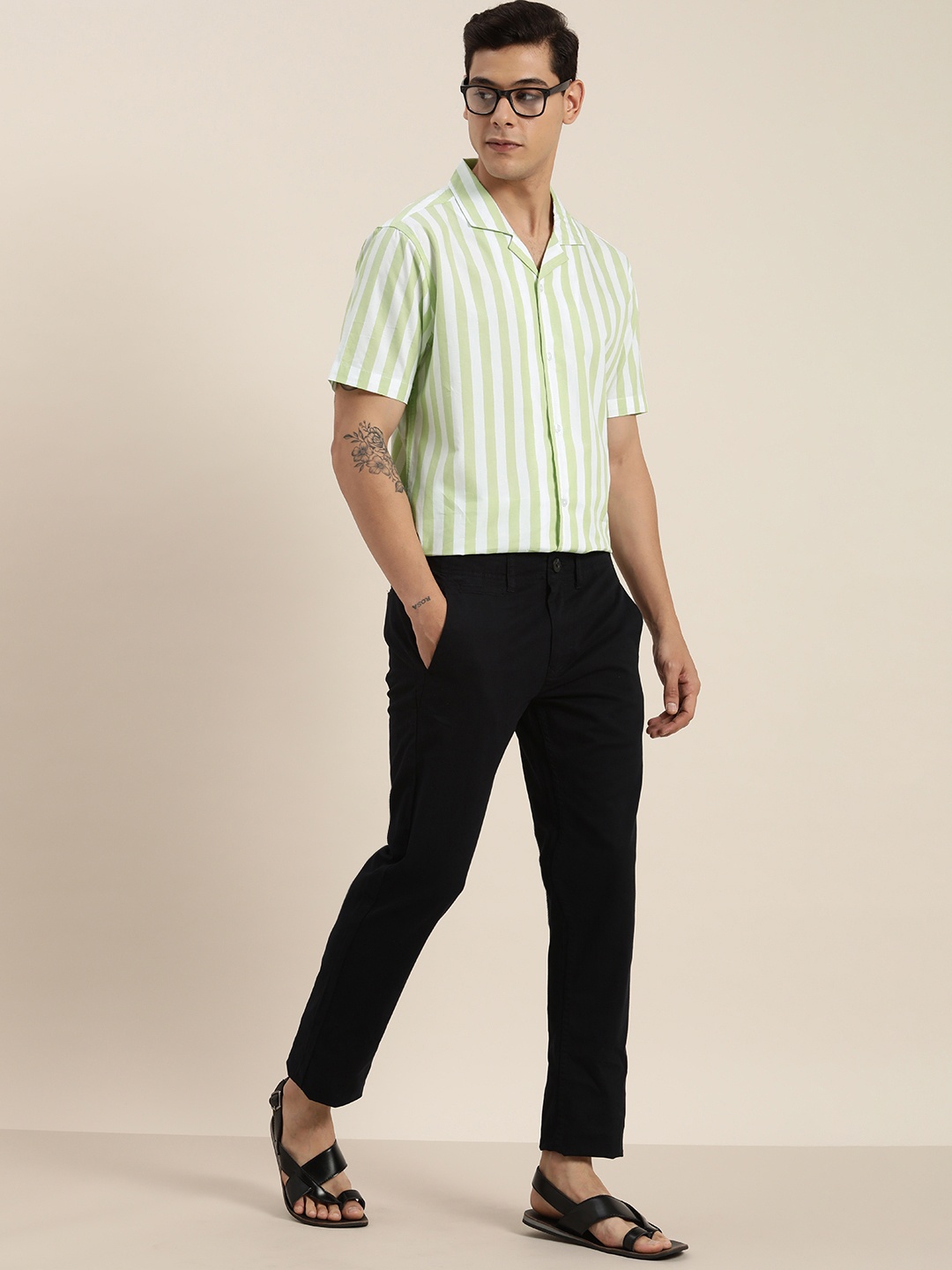 

INVICTUS Men White Slim Fit Striped Casual Shirt