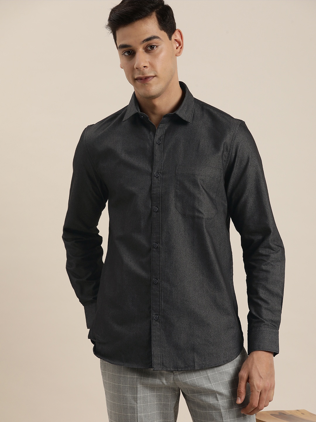 

INVICTUS Men Charcoal Solid Slim Fit Casual Shirt