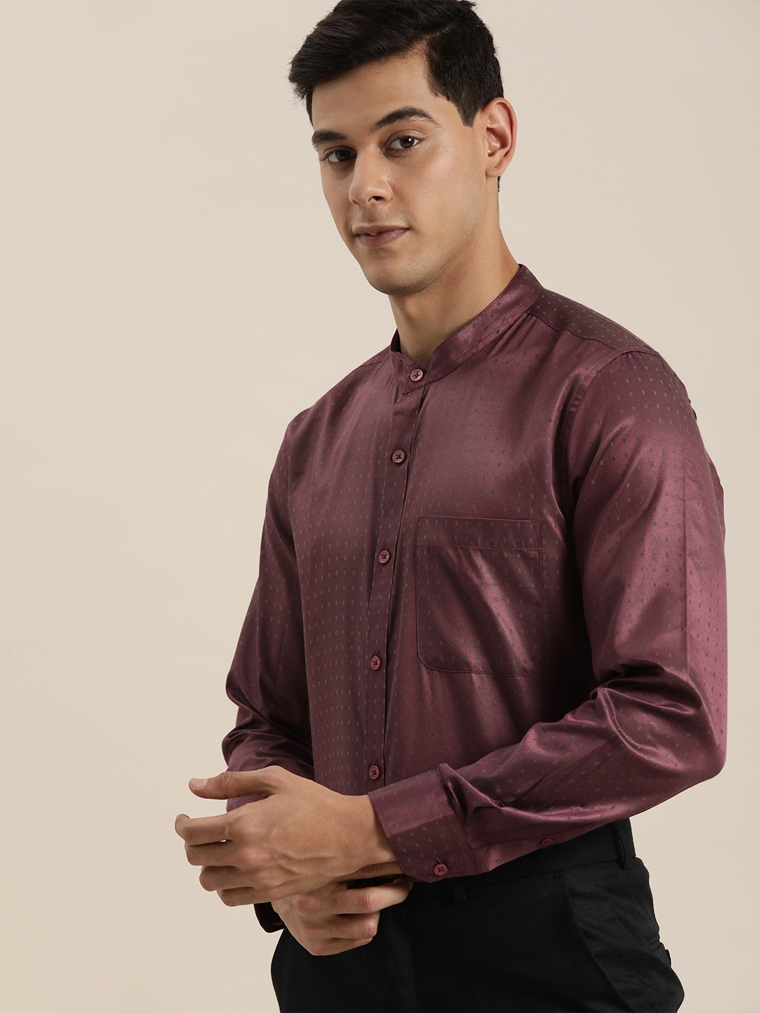 

INVICTUS Men Maroon Self Design Slim Fit Formal Shirt