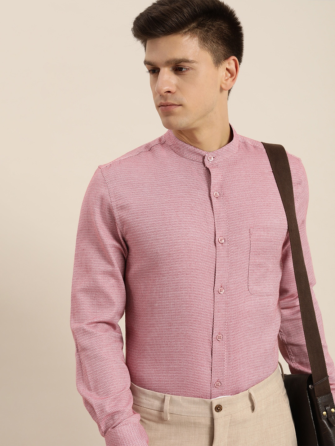 

INVICTUS Men Red Slim Fit Geometric Printed Semiformal Shirt