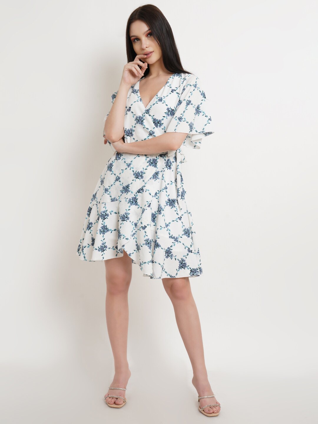 DODO & MOA Women White Floral Printed Crepe Wrap Dress