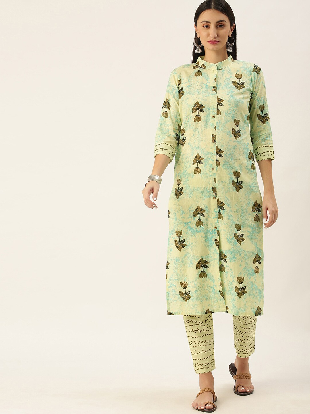 

Somras Women Off White Floral Printed Kurta with Trousers