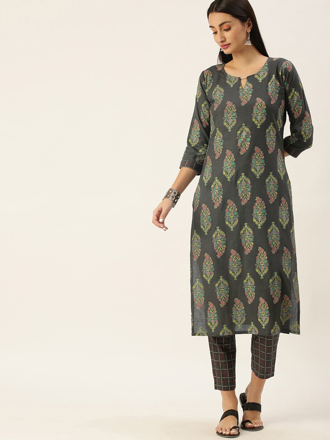 

Somras Women Grey Ethnic Motifs Printed Kurta with Trousers