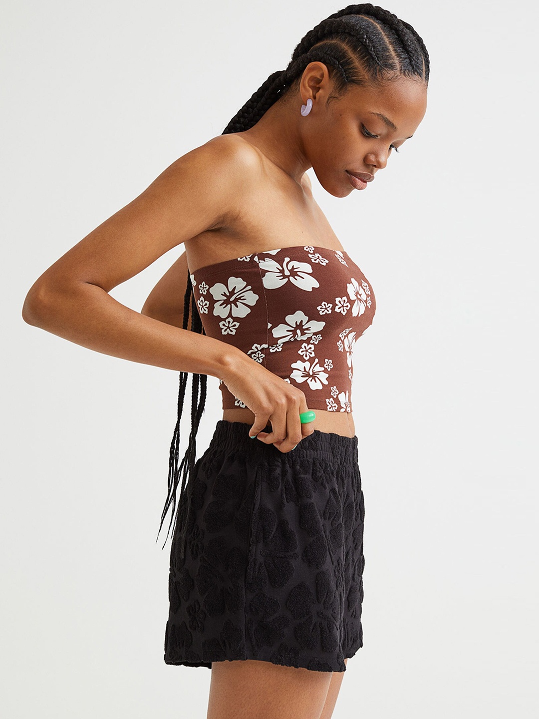 

H&M Women Black Solid Jersey Pull-On Shorts