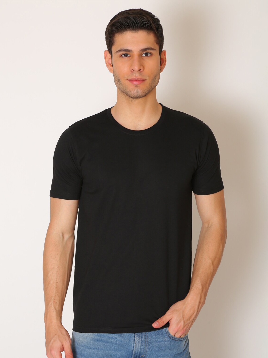 

VINSON Men Black Solid Casual Slim Fit T-shirt