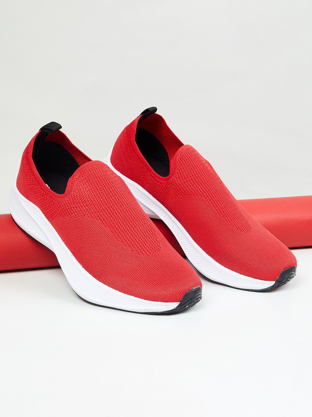 

max Men Red Textile Running Non-Marking Shoes