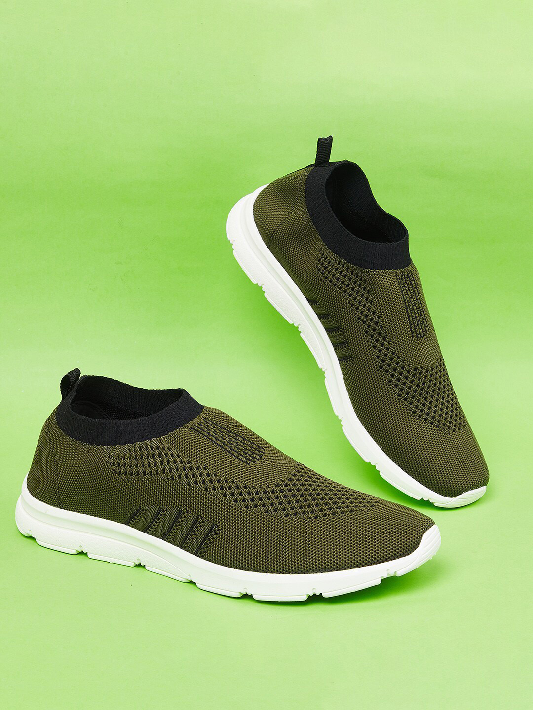 

max Men Green Running Non-Marking Shoes