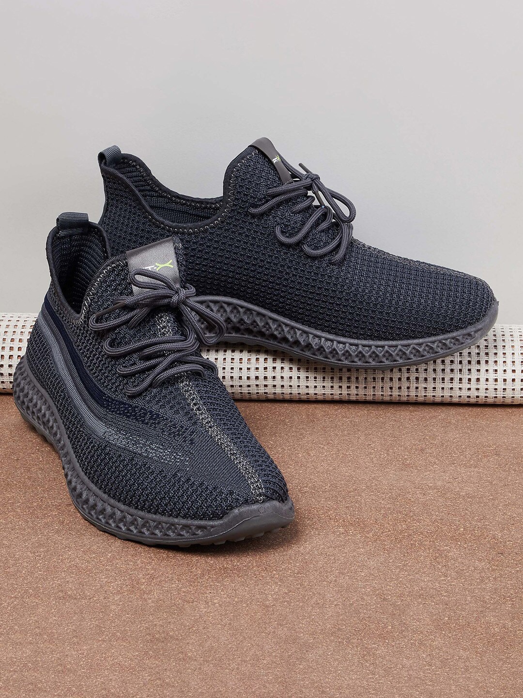 

max Men Grey High-Top Running Non-Marking Shoes