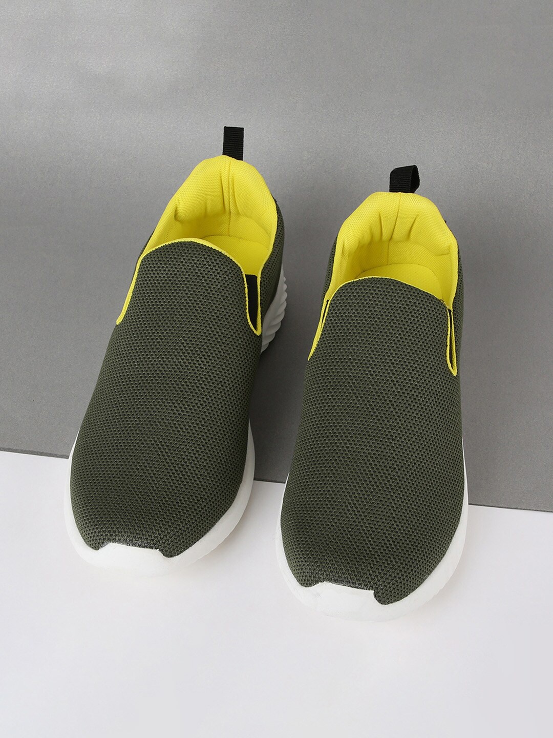 

max Men Green Running Non-Marking Shoes