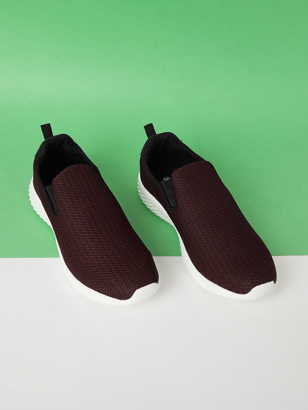 

max Men Maroon Running Non-Marking Shoes