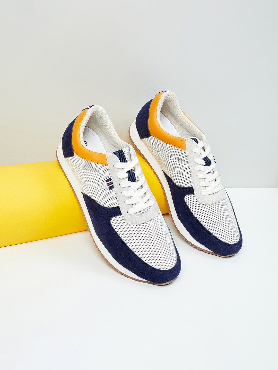 

max Men Blue Running Non-Marking Shoes