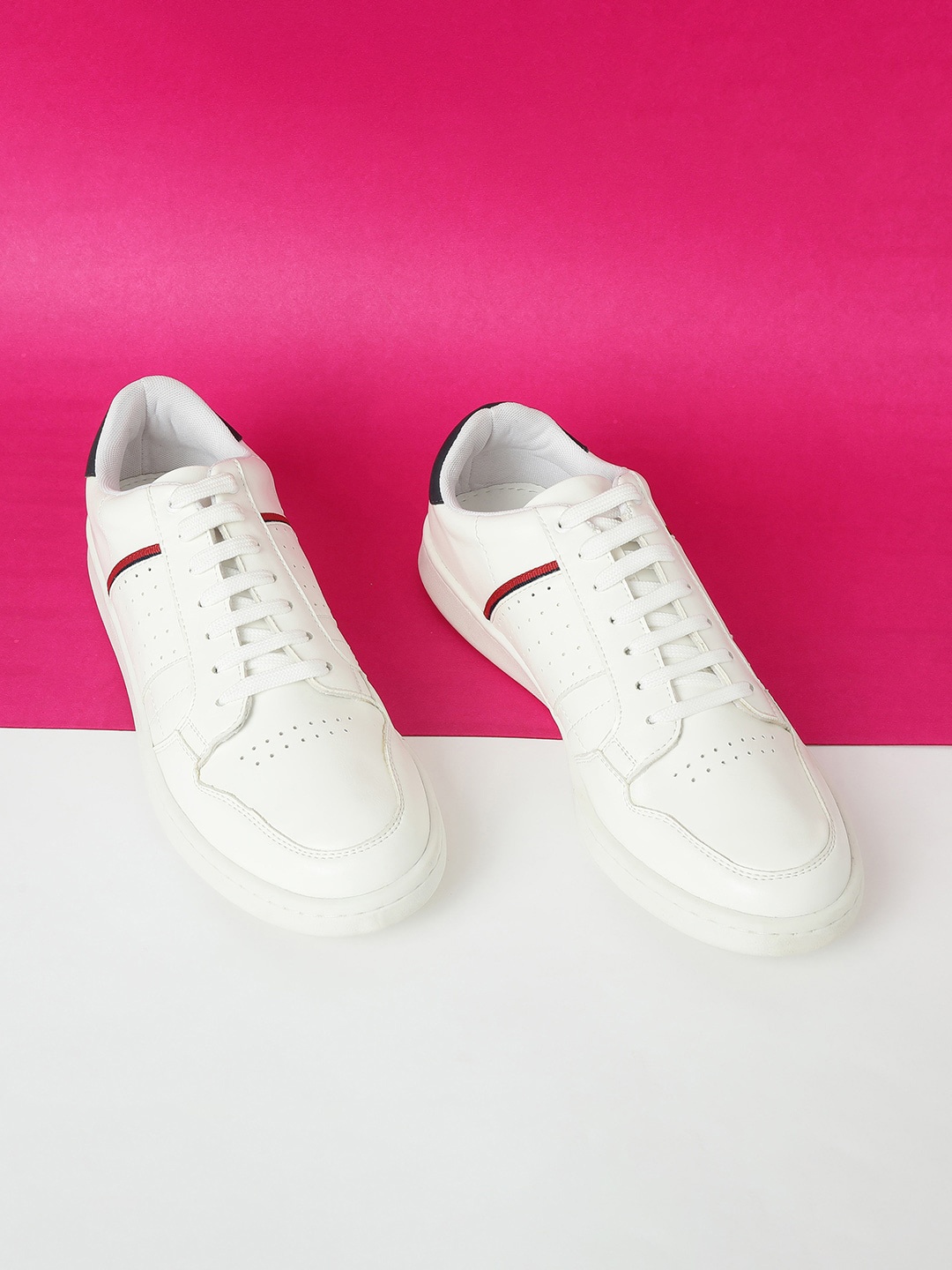

max Men White Woven Design PU Sneakers