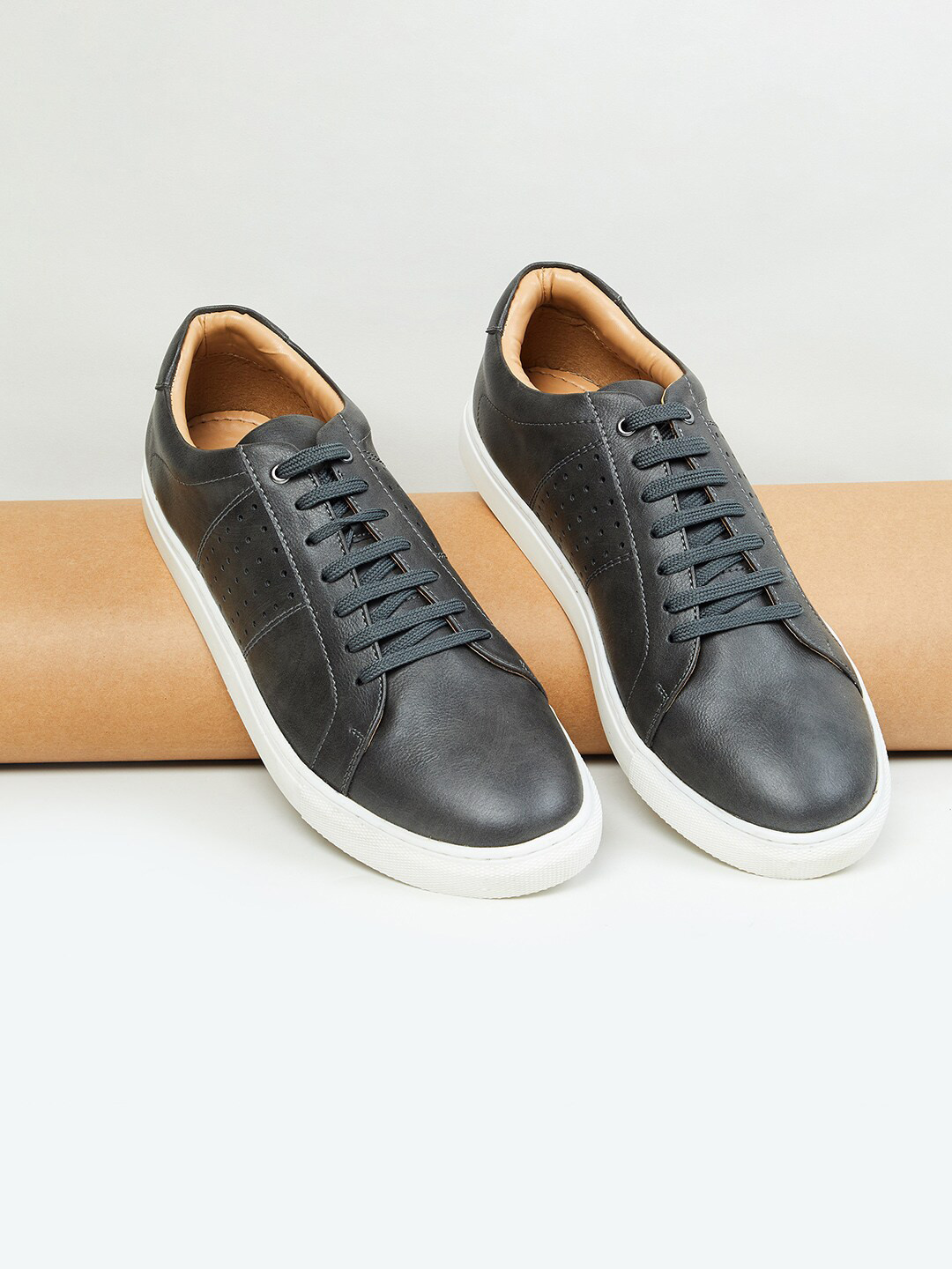 

max Men Grey PU Sneakers