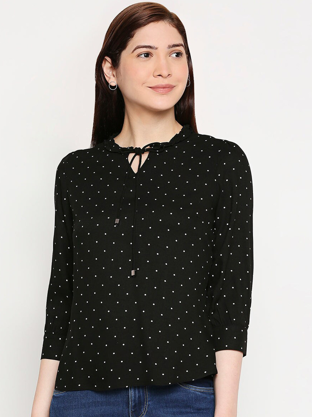 

Kraus Jeans Women Black Print Tie-Up Neck Top