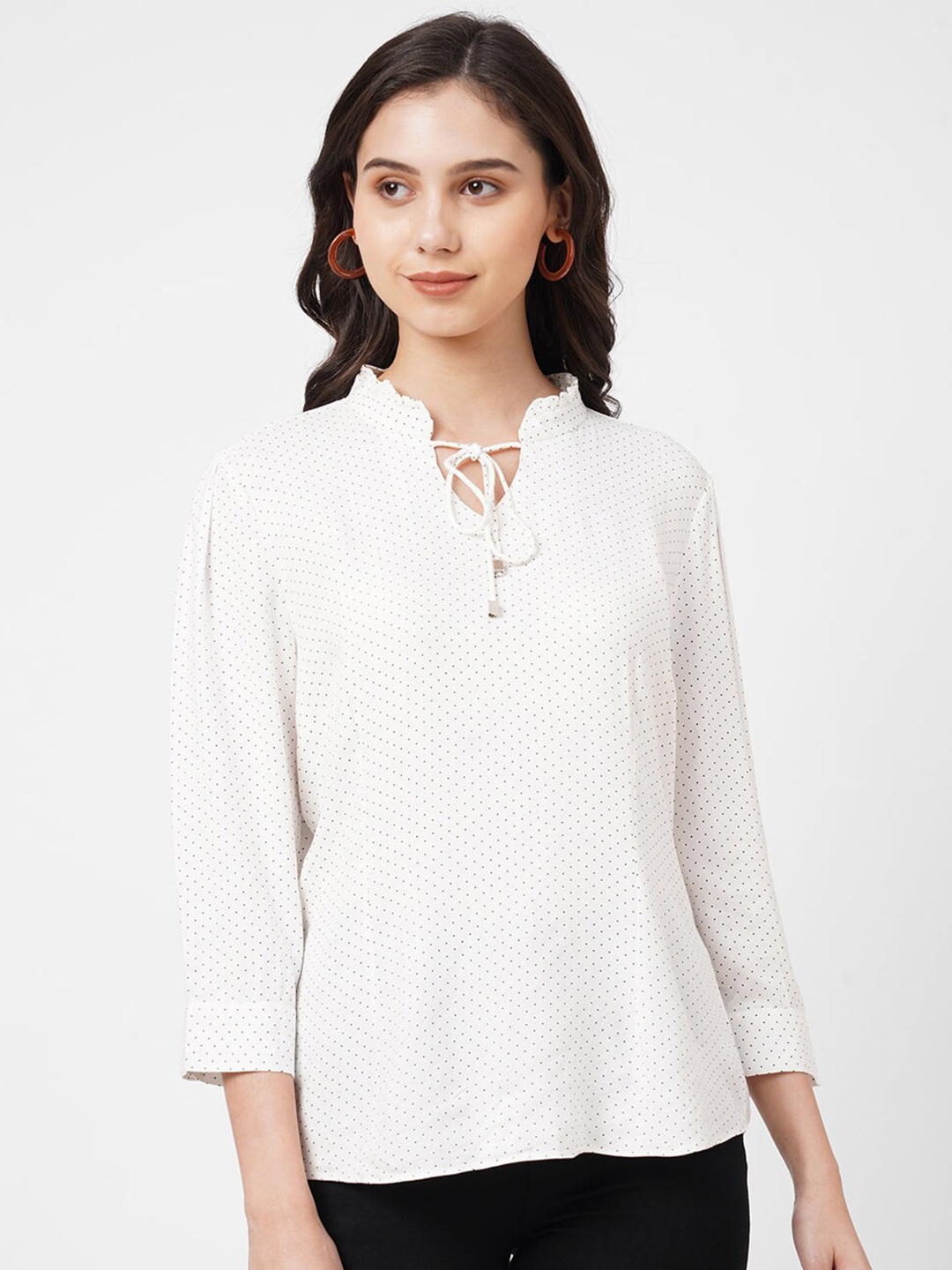 

Kraus Jeans Women Off White & Black Printed Tie-Up Neck Top
