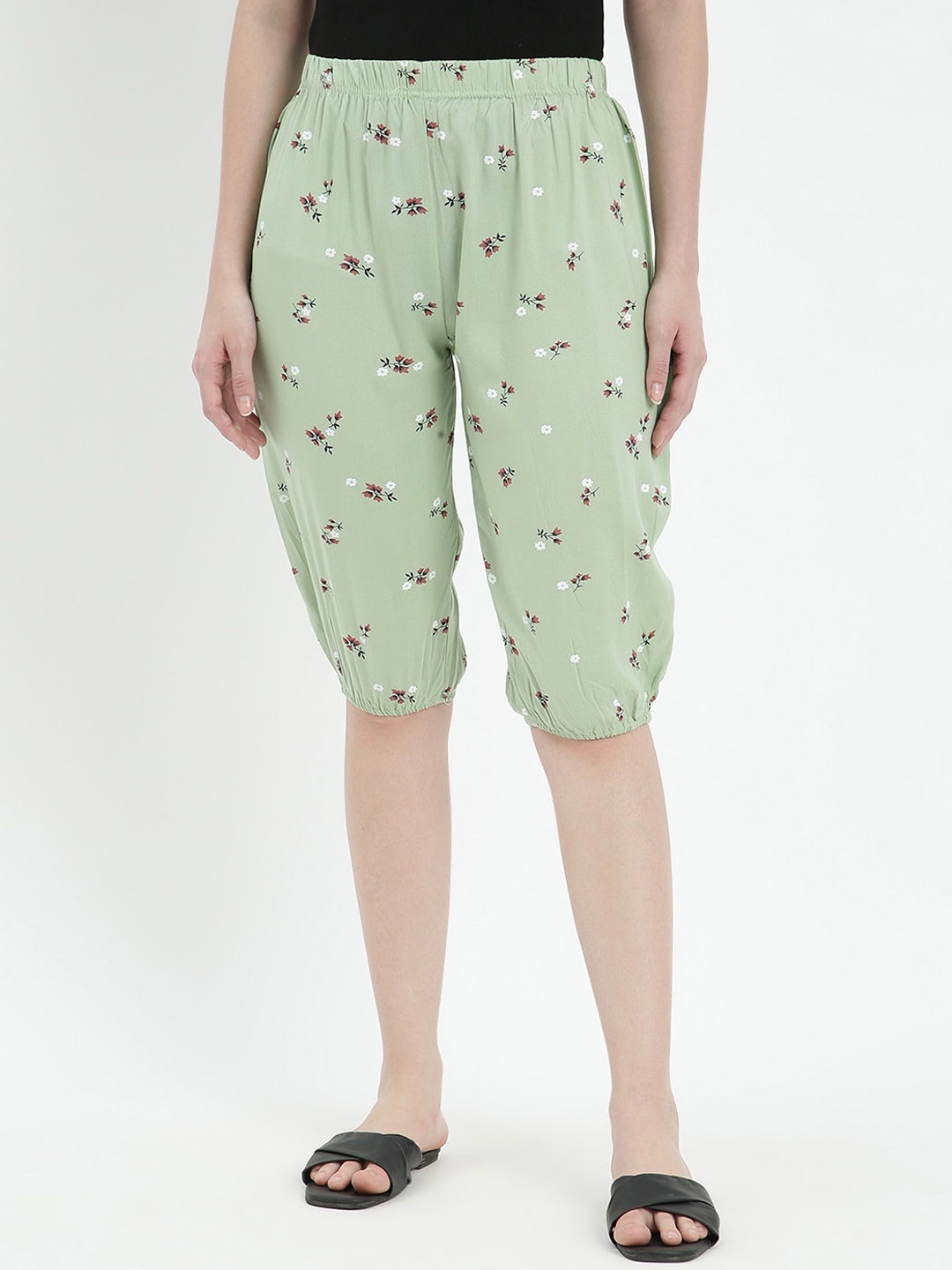 

V2 Value & Variety Women Green & White Printed Capris