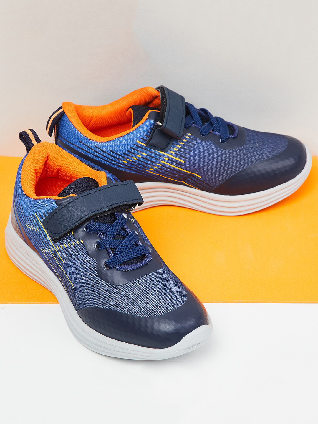 

max Boys Blue Running Non-Marking Shoes