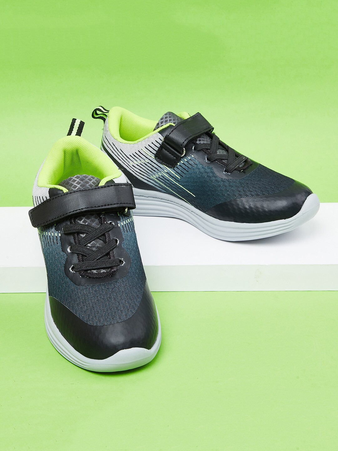 

max Boys Grey Running Non-Marking Shoes