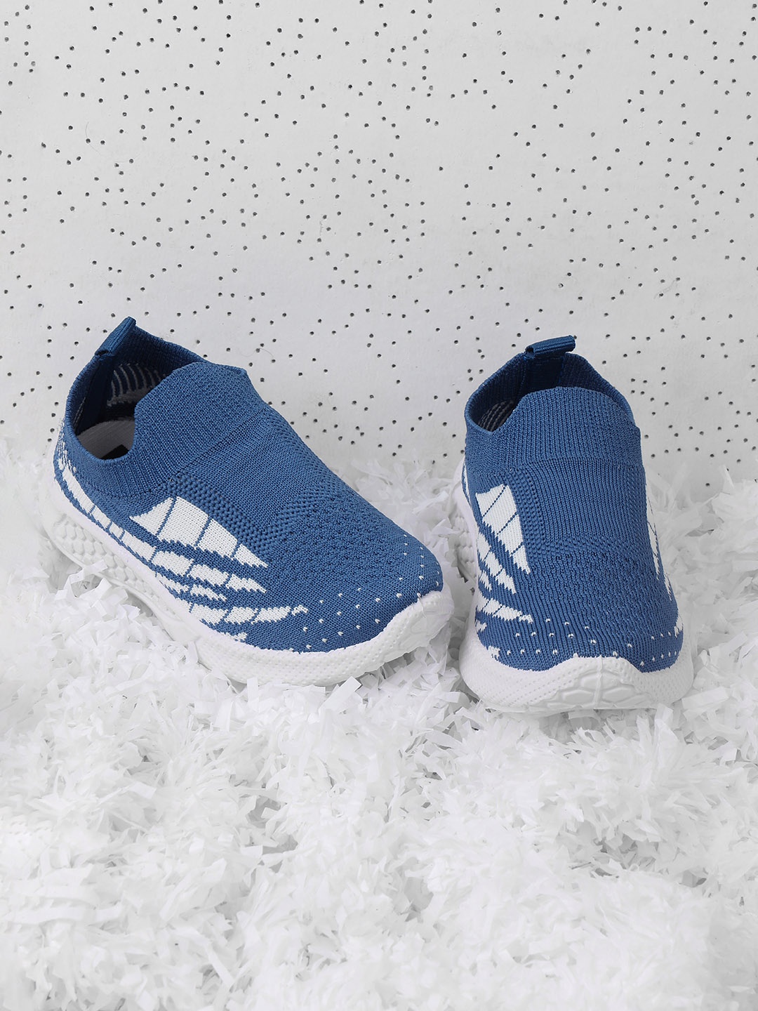

Jazzy Juniors Boys Blue Printed Slip-On Sneakers