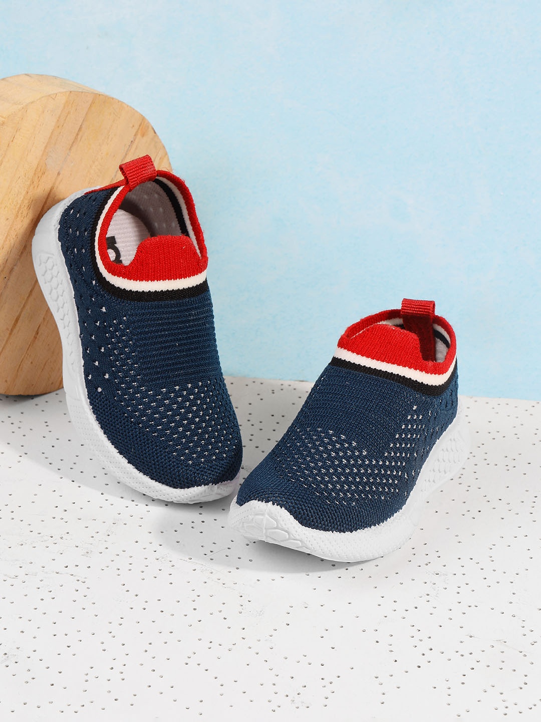 

Jazzy Juniors Boys Blue Woven Design Slip-On Sneakers