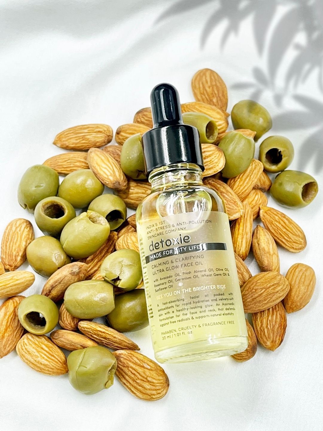 

Detoxie Calming & Clarifying Ultra Glow Face Oil - 30ml, Yellow