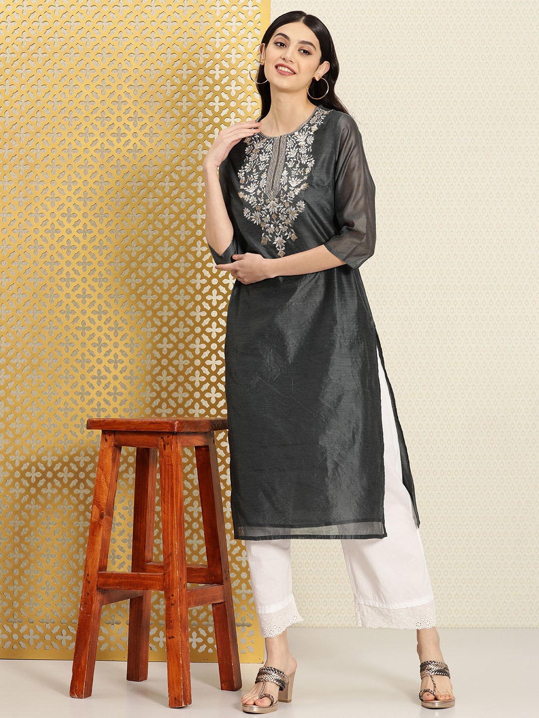 

House of Pataudi Women Floral Yoke Design Sequinned Floral Jashn Kurta, Grey