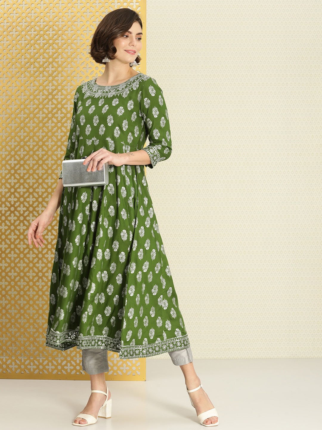 

House of Pataudi Women Green & Silver-Toned Floral Printed Jashn Kurta