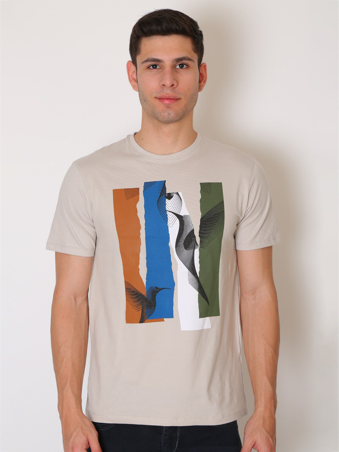 

VINSON Men Beige Graphic Printed Slim Fit T-shirt